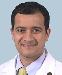 Ophthalmologist Rajendra Apte, MD, PhD leads a study looking at immune cells called macrophages and how they affect macular degeneration of the eye in mice.